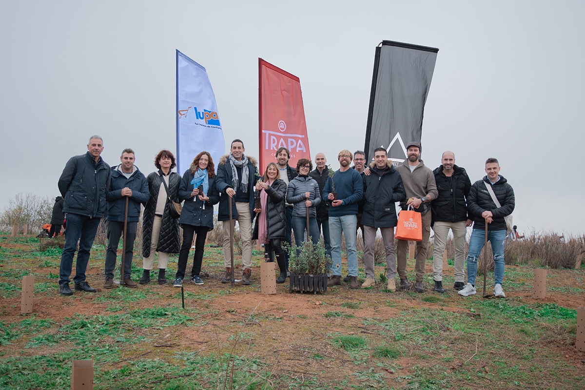 CHOCOLATES TRAPA Y LUPA SUPERMERCADOS REFORESTAN LARDERO (LA RIOJA) CON LA PLANTACIÓN DE 2.000 ÁRBOLES